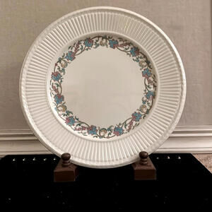 Vintage Wedgewood Edme Banbury floral plate